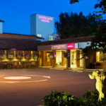 The front entrance of the Mercure Maidstone Great Danes Hotel